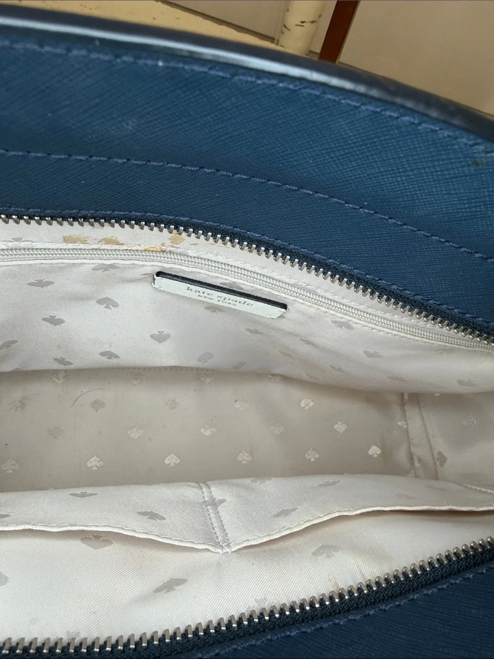 Kate Spade NWOT lavender leather/wht structure Crossbody w/Navy trim/ handles - Picture 6 of 11